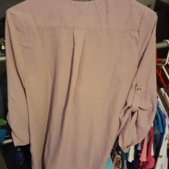 Cute pink top w gold zipper - Picture 3 of 4